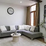 Elegant 3br & 1lr Waterfront Retreat In *
