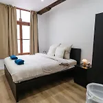 Elegant 3br & 1lr Waterfront Retreat In