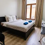 Elegant 3br & 1lr Waterfront Retreat In Gent