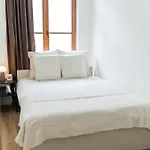 Elegant 3br & 1lr Waterfront Retreat In *