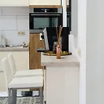 Elegant 3br & 1lr Waterfront Retreat In Ghent