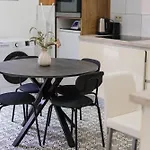 Daire Elegant 3br & 1lr Waterfront Retreat In Gent