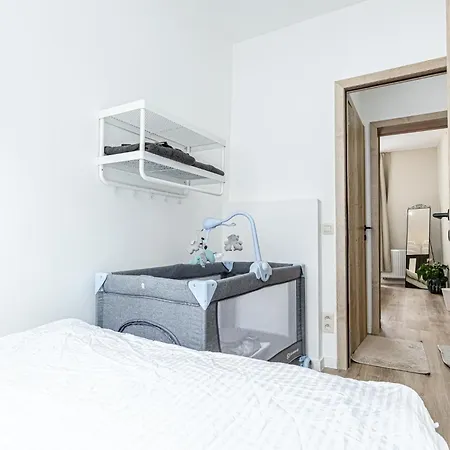 Elegant 3br & 1lr Waterfront Retreat In Apartment *