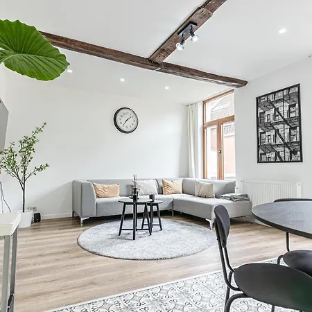 Elegant 3br & 1lr Waterfront Retreat In * Gand