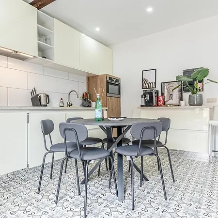 Elegant 3br & 1lr Waterfront Retreat In *