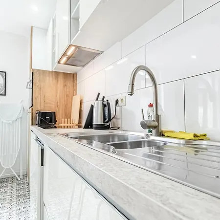 Elegant 3br & 1lr Waterfront Retreat In *