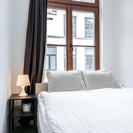 Elegant 3br & 1lr Waterfront Retreat In Gand