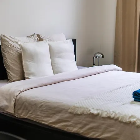 Elegant 3br & 1lr Waterfront Retreat In Apartmán Gent