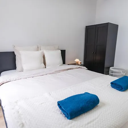 Elegant 3br & 1lr Waterfront Retreat In アパート