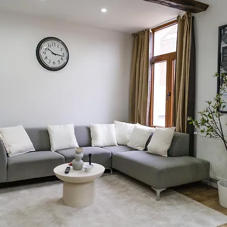 Elegant 3br & 1lr Waterfront Retreat In *