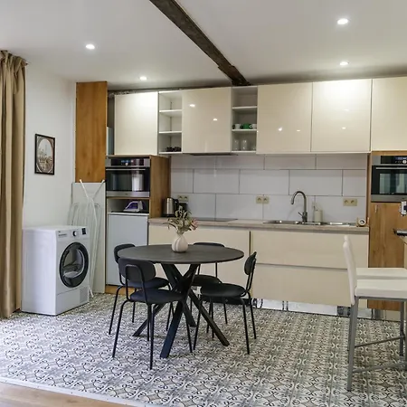 Elegant 3br & 1lr Waterfront Retreat In