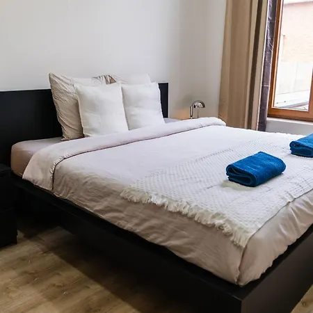 Elegant 3br & 1lr Waterfront Retreat In *