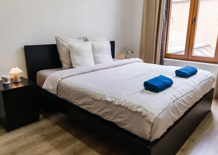 Elegant 3br & 1lr Waterfront Retreat In *