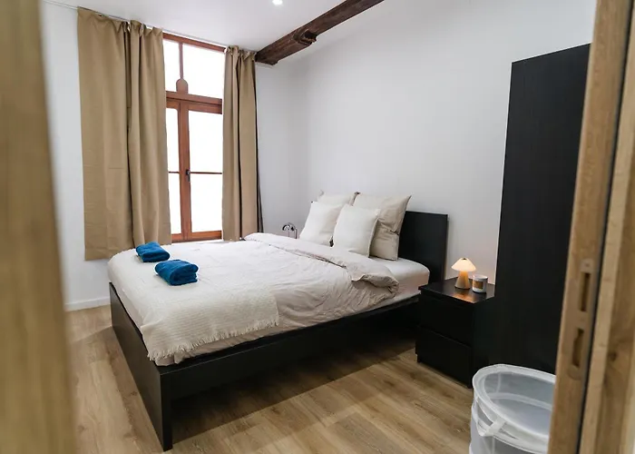 Elegant 3br & 1lr Waterfront Retreat In