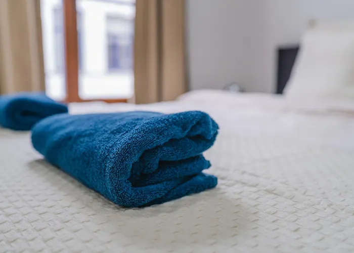 Elegant 3br & 1lr Waterfront Retreat In