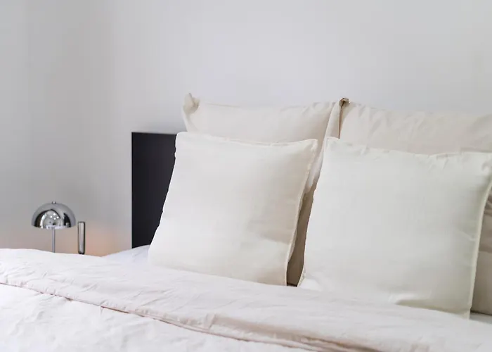 Elegant 3br & 1lr Waterfront Retreat In Apartmán Gent