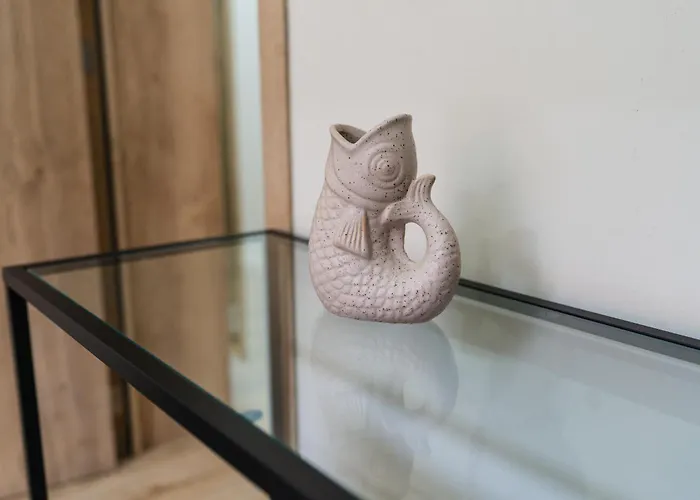 Elegant 3br & 1lr Waterfront Retreat In