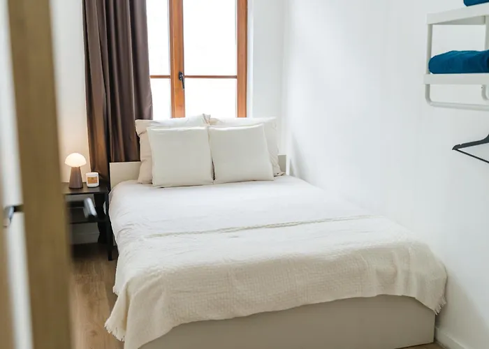 Elegant 3br & 1lr Waterfront Retreat In *