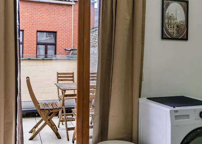 Elegant 3br & 1lr Waterfront Retreat In Apartmán Gent