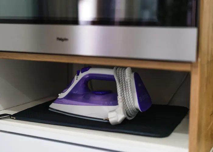 Elegant 3br & 1lr Waterfront Retreat In *