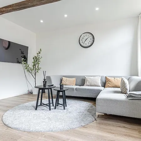 Appartement Elegant 3br & 1lr Waterfront Retreat In