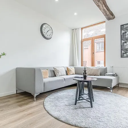 Elegant 3br & 1lr Waterfront Retreat In Gent