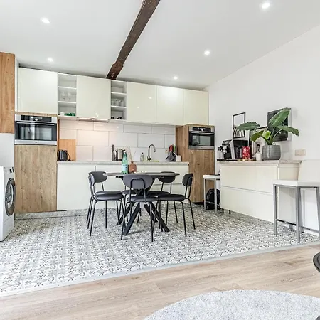 Appartement Elegant 3br & 1lr Waterfront Retreat In *