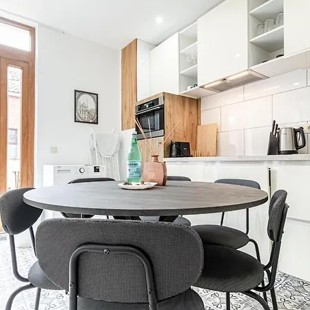 Elegant 3br & 1lr Waterfront Retreat In Gent