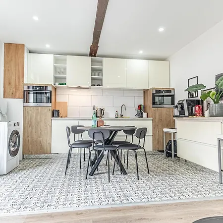 Elegant 3br & 1lr Waterfront Retreat In Gent