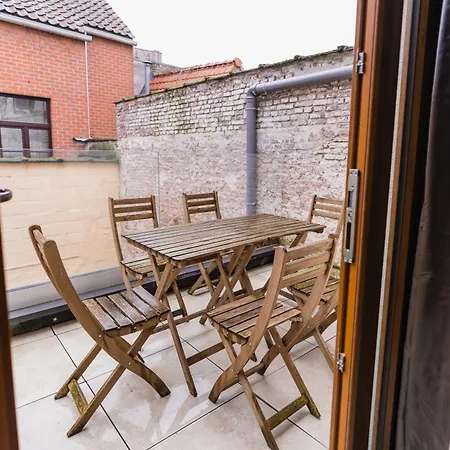 Elegant 3br & 1lr Waterfront Retreat In Appartement