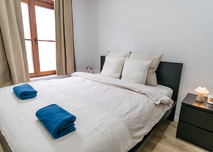 Elegant 3br & 1lr Waterfront Retreat In Appartement *