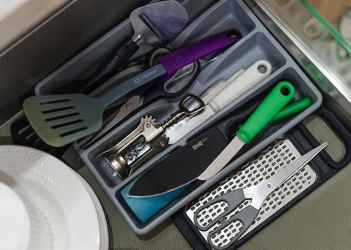 Elegant 3br & 1lr Waterfront Retreat In Appartement